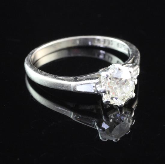 A 1920s 18ct white gold and platinum single stone diamond ring, size L.